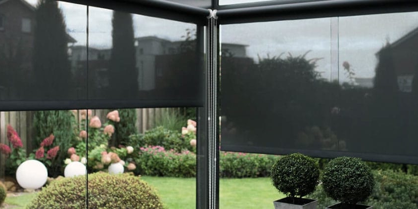 terrassenueberdachung ahrensburg - terrassenueberdachung mit schwarzen vorhaengen